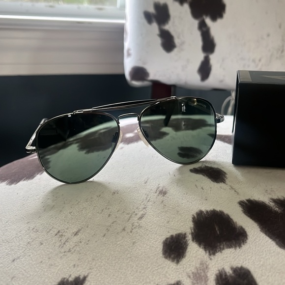 COPY - Beautiful brand new sunnies! Amazing but are just a little too small on … - Picture 3 of 6